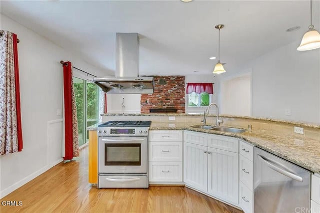 Building Photo - 303 E Las Flores Ave