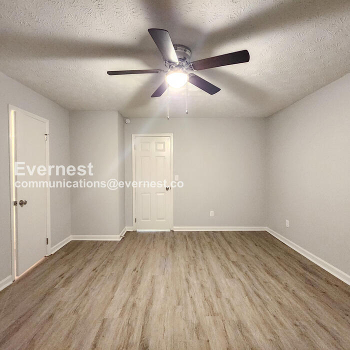 Building Photo - 680 Honey Creek Rd SE