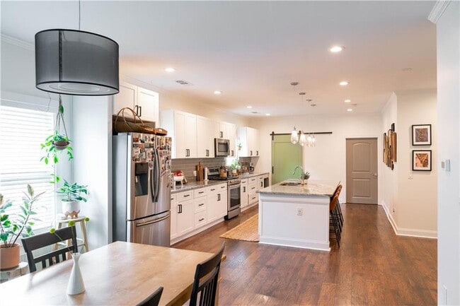 Building Photo - 1580 Pineview Terrace SW