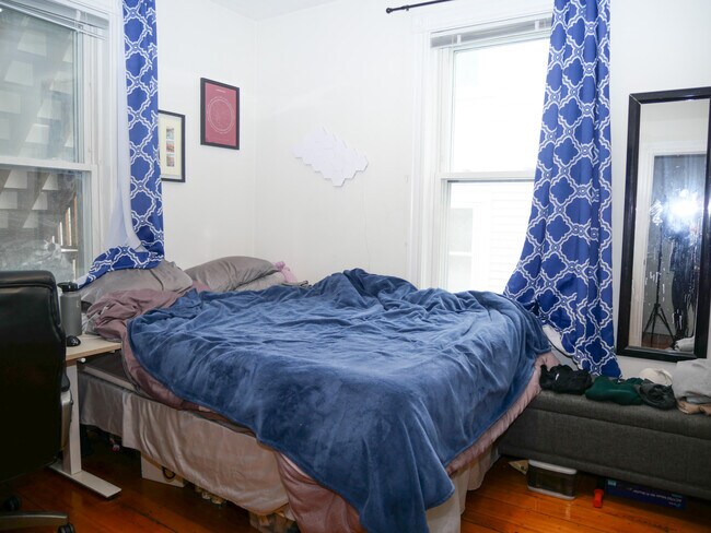 Building Photo - 237 W 3rd St