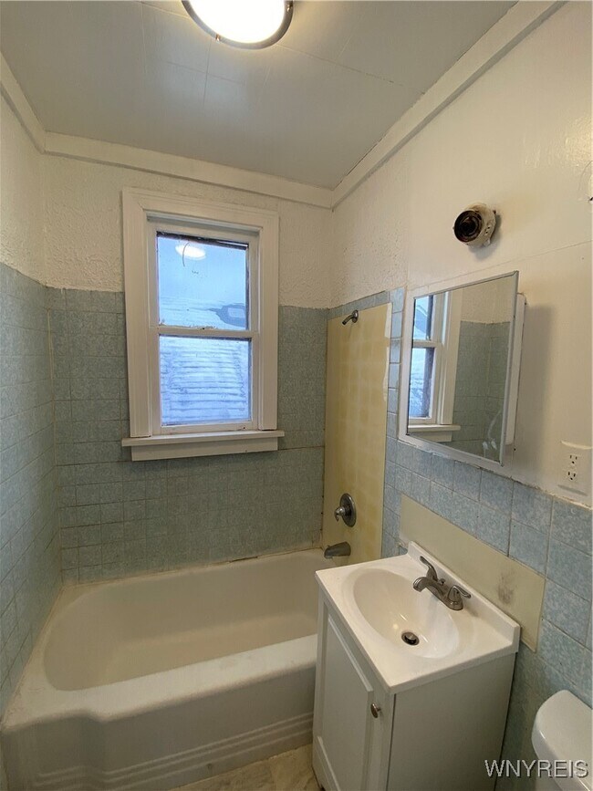 Building Photo - 235 High St