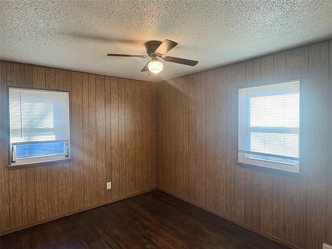 Building Photo - 6413 S Lindsay Ave