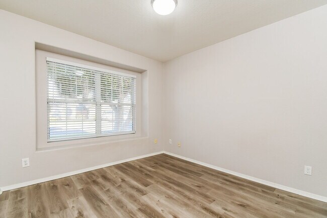 Building Photo - 1917 E Marquette Dr