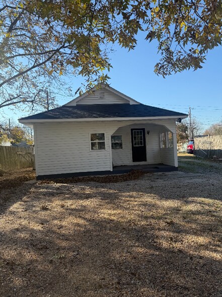 Building Photo - 1621 Thompson St