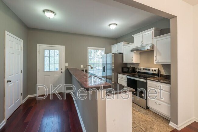 Building Photo - 1331 Memorial Dr SE