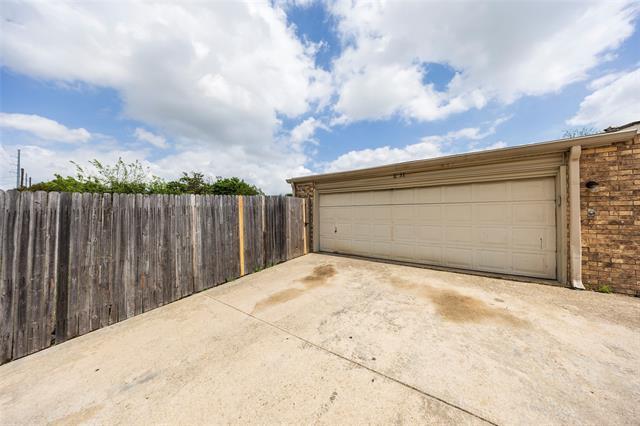 Building Photo - 2731 Forest Grove Dr