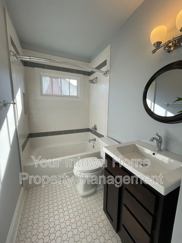 Building Photo - 228 Mayson Ave NE