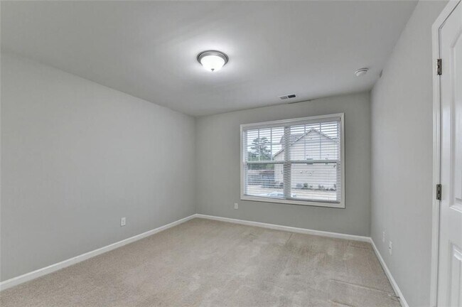 Building Photo - 7325 Heritage Oak Ct