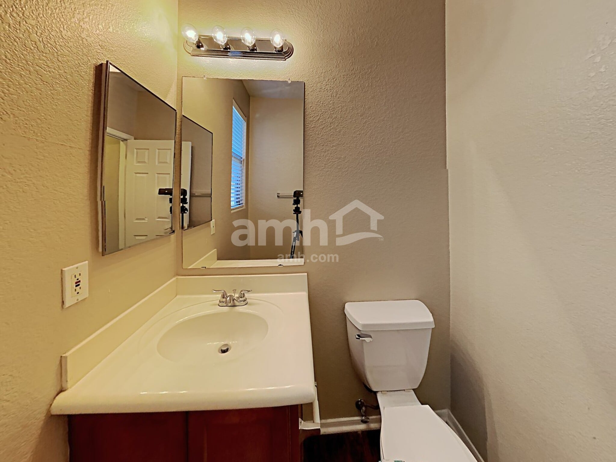 Building Photo - 3880 E Kesler Ln