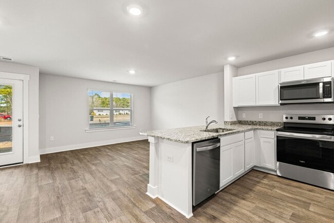 Building Photo - Brand New Town Home close to the beach!