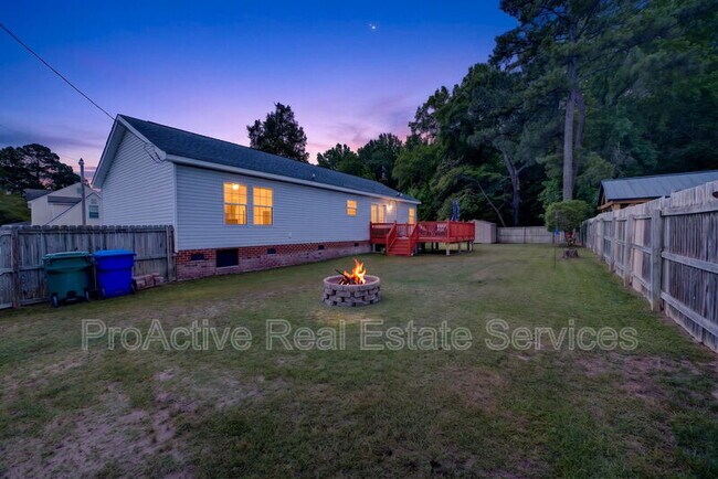 Building Photo - 1053 Pitchkettle Rd