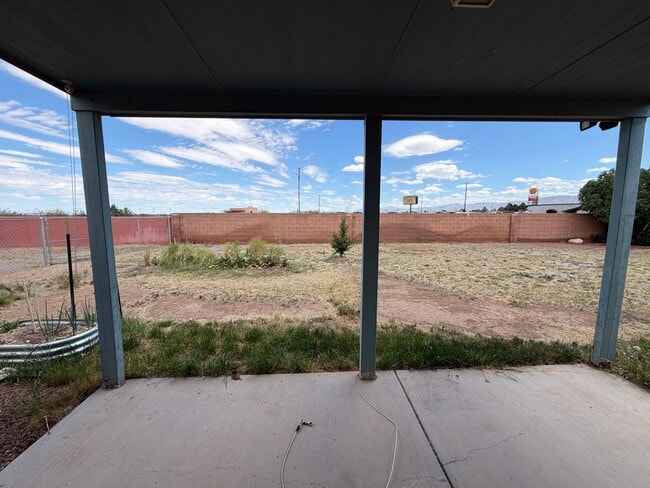 Building Photo - Beautiful Home Close to Holloman AFB