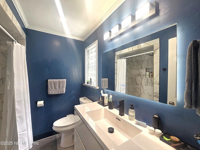Building Photo - 3437 Lenczyk Dr W
