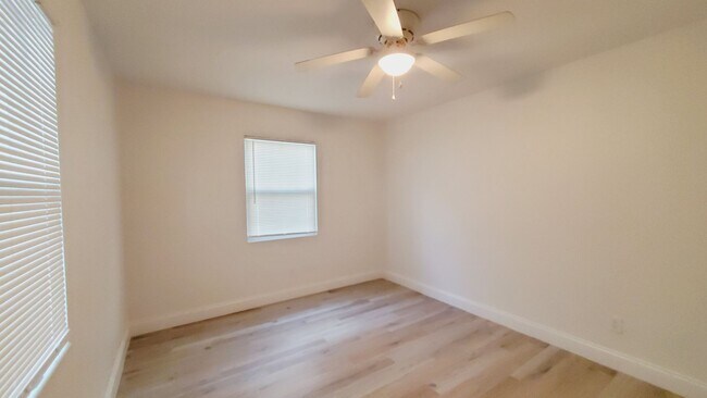 Building Photo - Coming Soon! 2 Bedroom, 1 Bathroom Home fo...