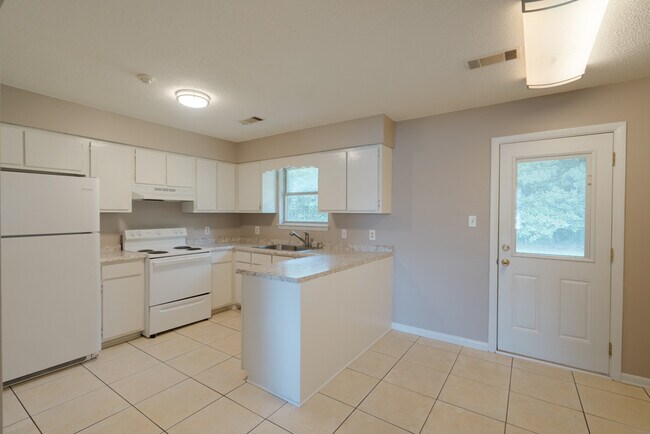 Building Photo - 174 Sequoia Cir
