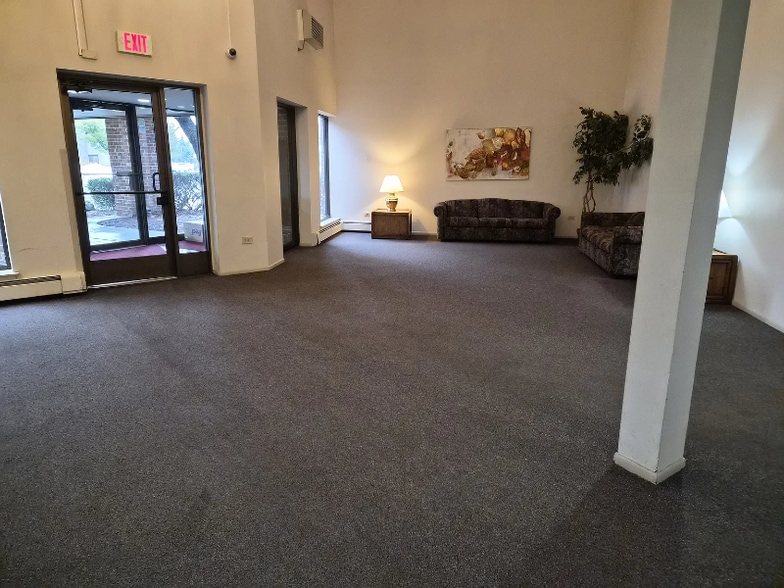 Building Photo - 1500 Robin Cir