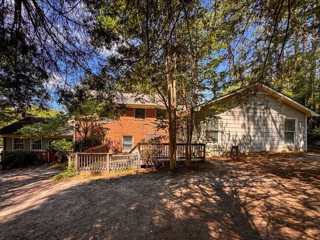 Building Photo - Beautiful Tri Level Home in Vanstory Hills
