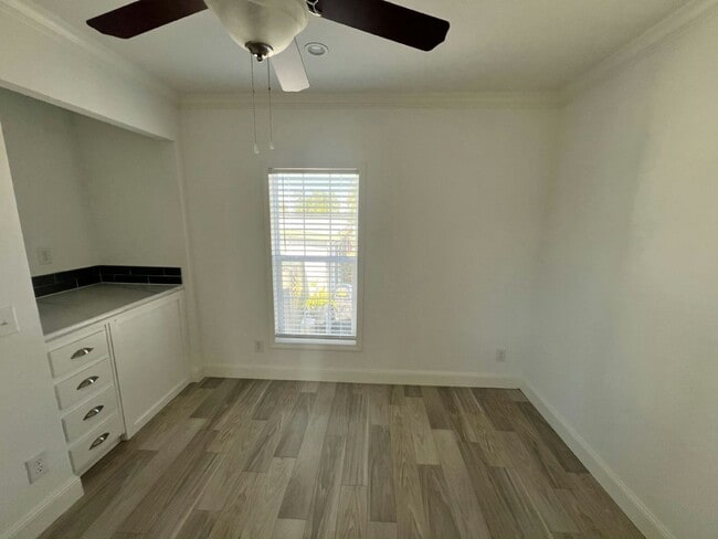 Building Photo - 16 Carl St