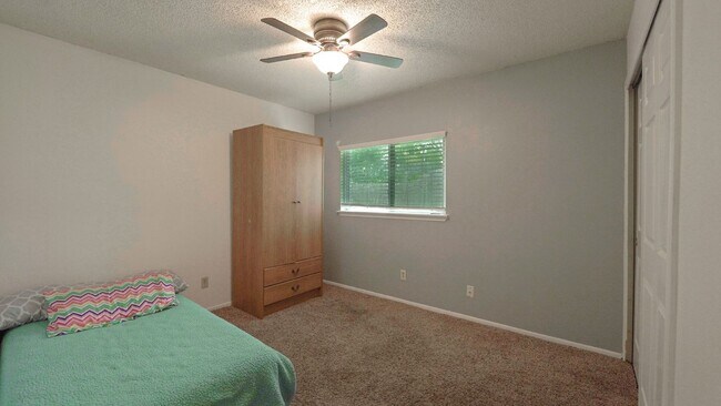 Building Photo - 5718 Champions Hill Dr