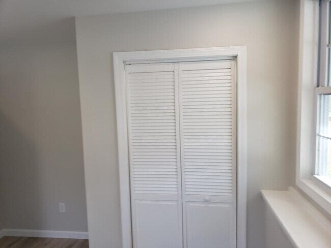 Building Photo - 2 Bancroft Rd