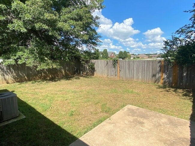 Building Photo - Adorable 3 Bedroom Duplex in Farmington!