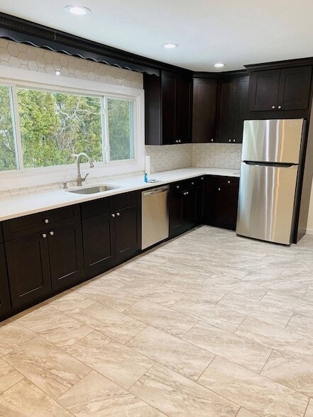 Building Photo - 75 Elm Ave