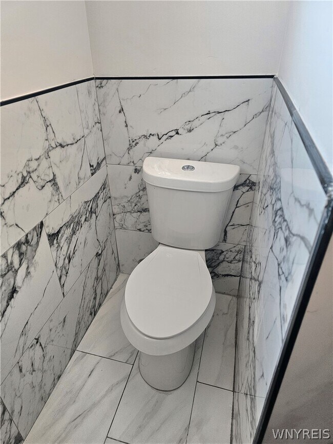 Building Photo - 2877 Niagara St
