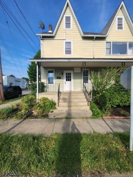 Primary Photo - 1039 East Blvd