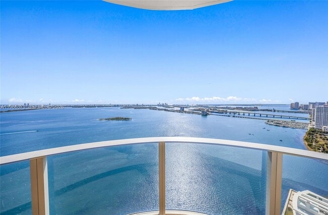 Building Photo - 700 NE 24th St