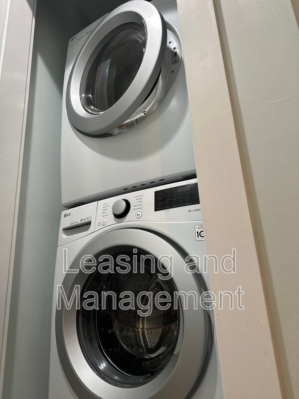 Building Photo - 823 Jordan St