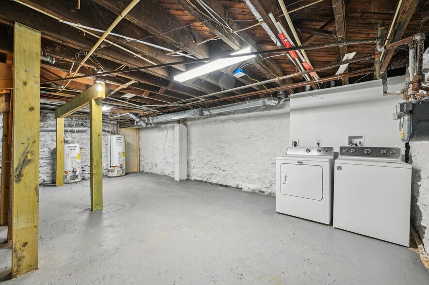 Building Photo - 2431 Linden Ave