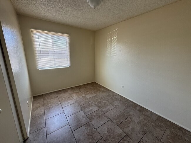 Building Photo - 6847 W Mariposa St