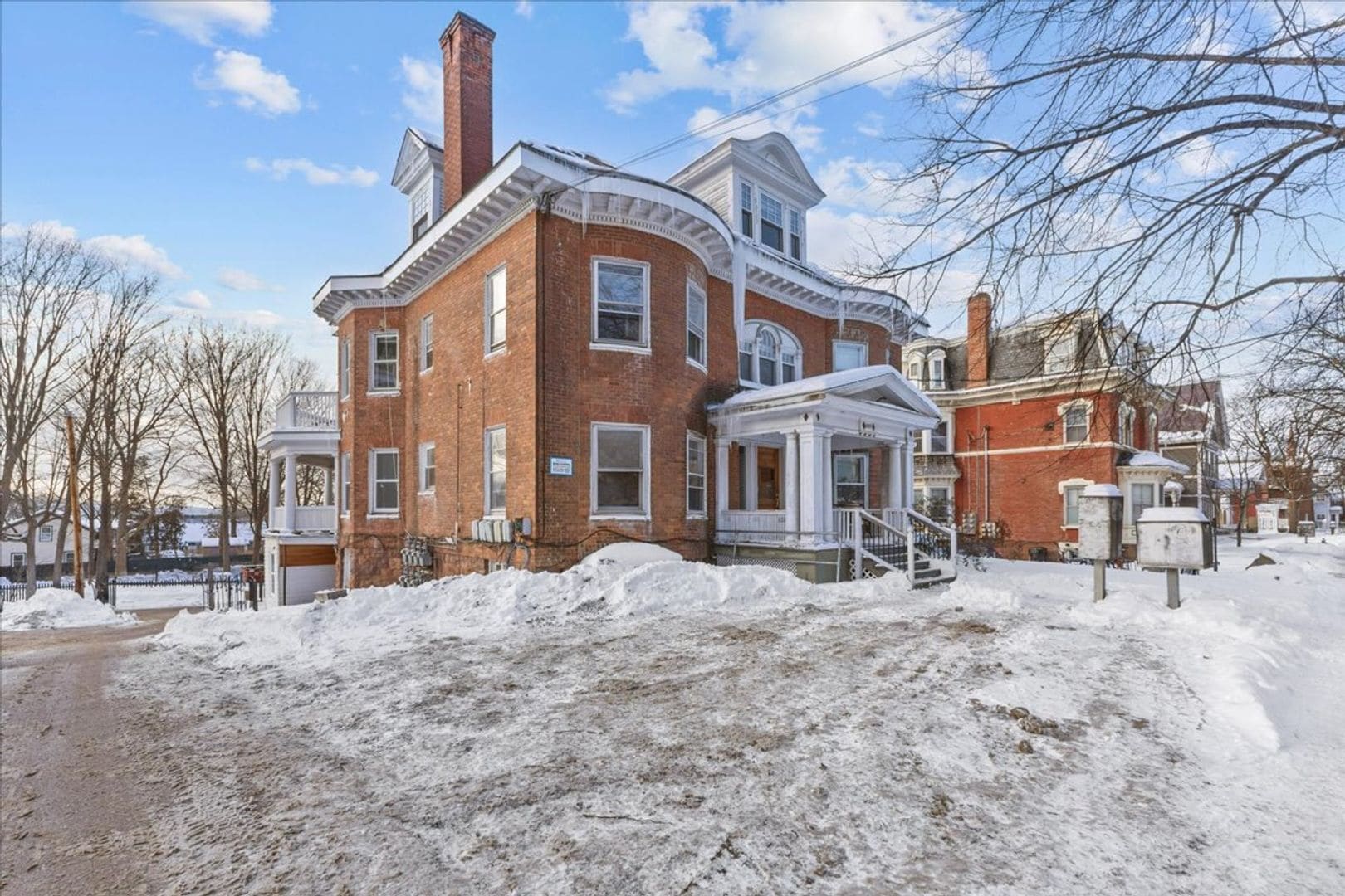 Building Photo - 207 S Union St