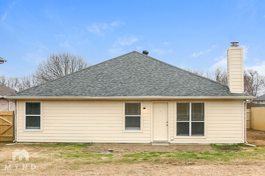 Building Photo - 421 Pin Oak Ln