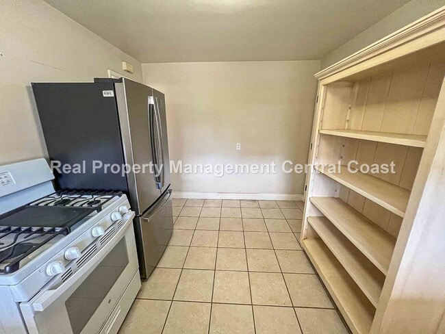 Building Photo - AVAILABLE NOW - Charming Shell Beach Home ...