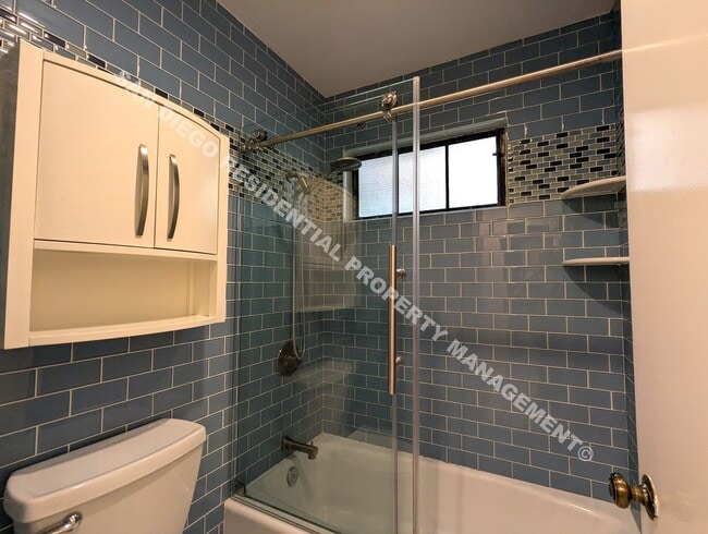 Building Photo - 8850 Villa La Jolla Dr