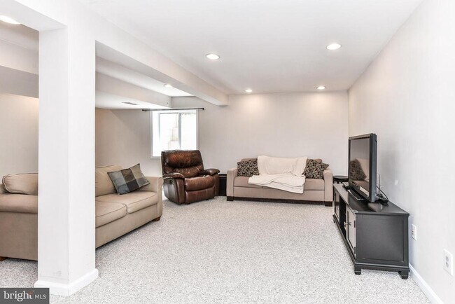 Building Photo - 12696 Kettering Dr