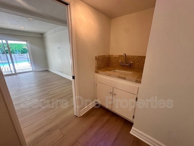 Building Photo - 3880 Via Verde