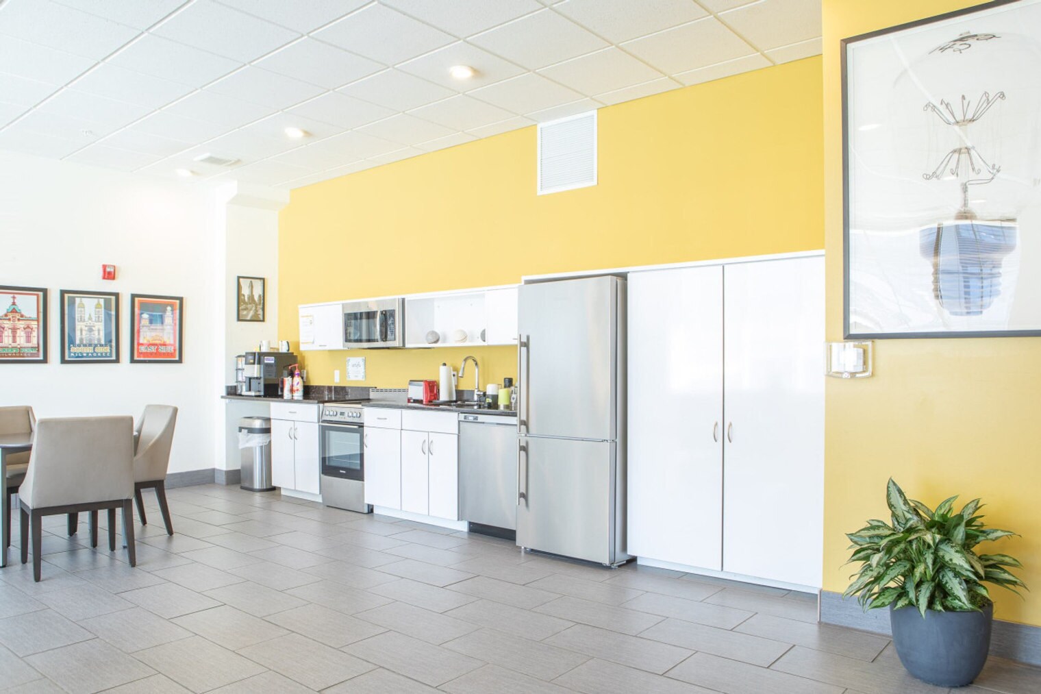 Building Photo - 1031 S 1st St