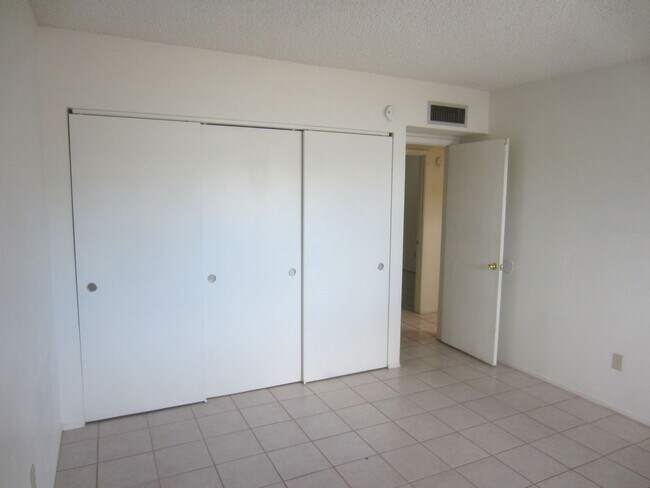 Building Photo - Clean & Cozy 3 Bed.  2 Bath Home With Big ...