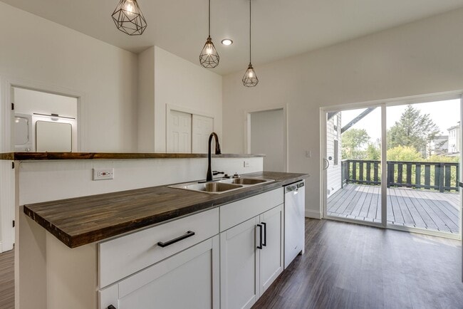 Building Photo - 19 Allen St