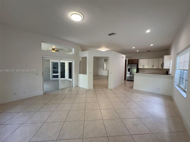 Building Photo - 4273 Fox Ridge Dr