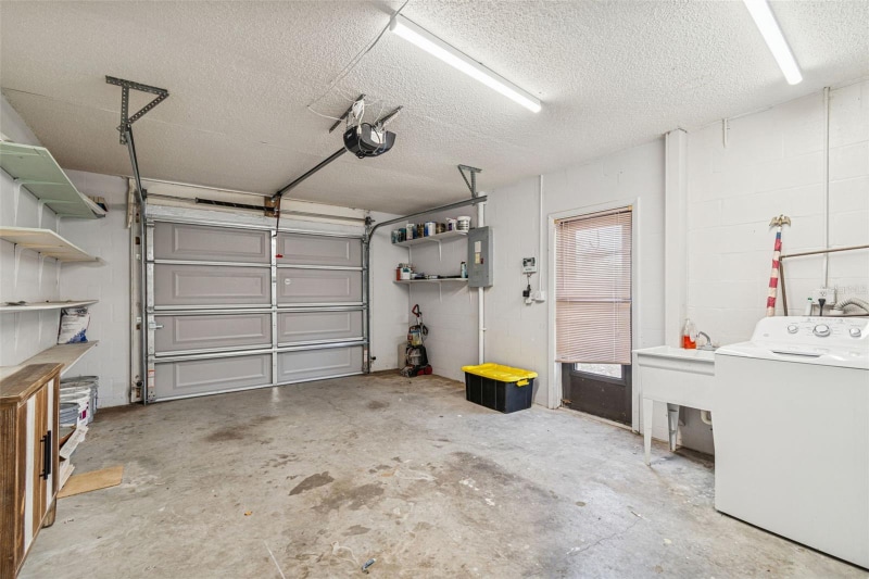 Building Photo - 2907 Narcissus Dr