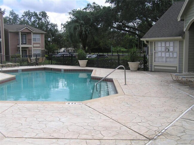 Building Photo - 2550 N Alafaya Trail