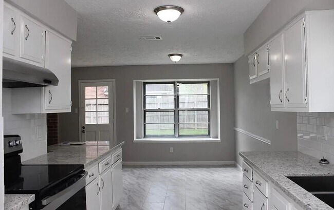 Building Photo - 16818 Dutch Ridge Dr