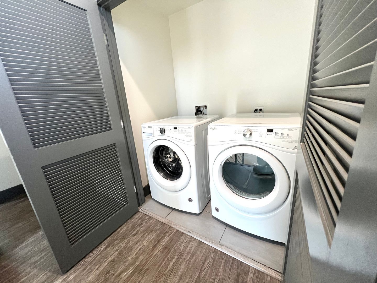 Building Photo - 6437 W 86th Pl