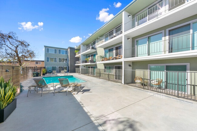 Building Photo - Skyview Apartments