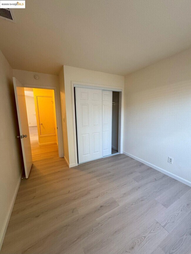 Building Photo - 3323 Blythe Dr