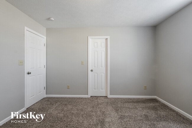Building Photo - 665 Loon Ln