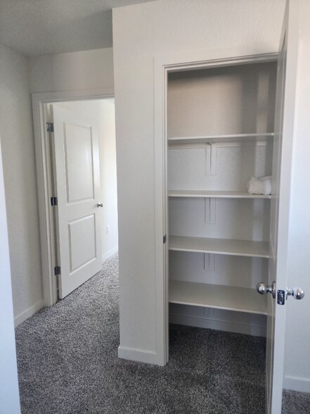 Building Photo - 2081 Blue Star Dr